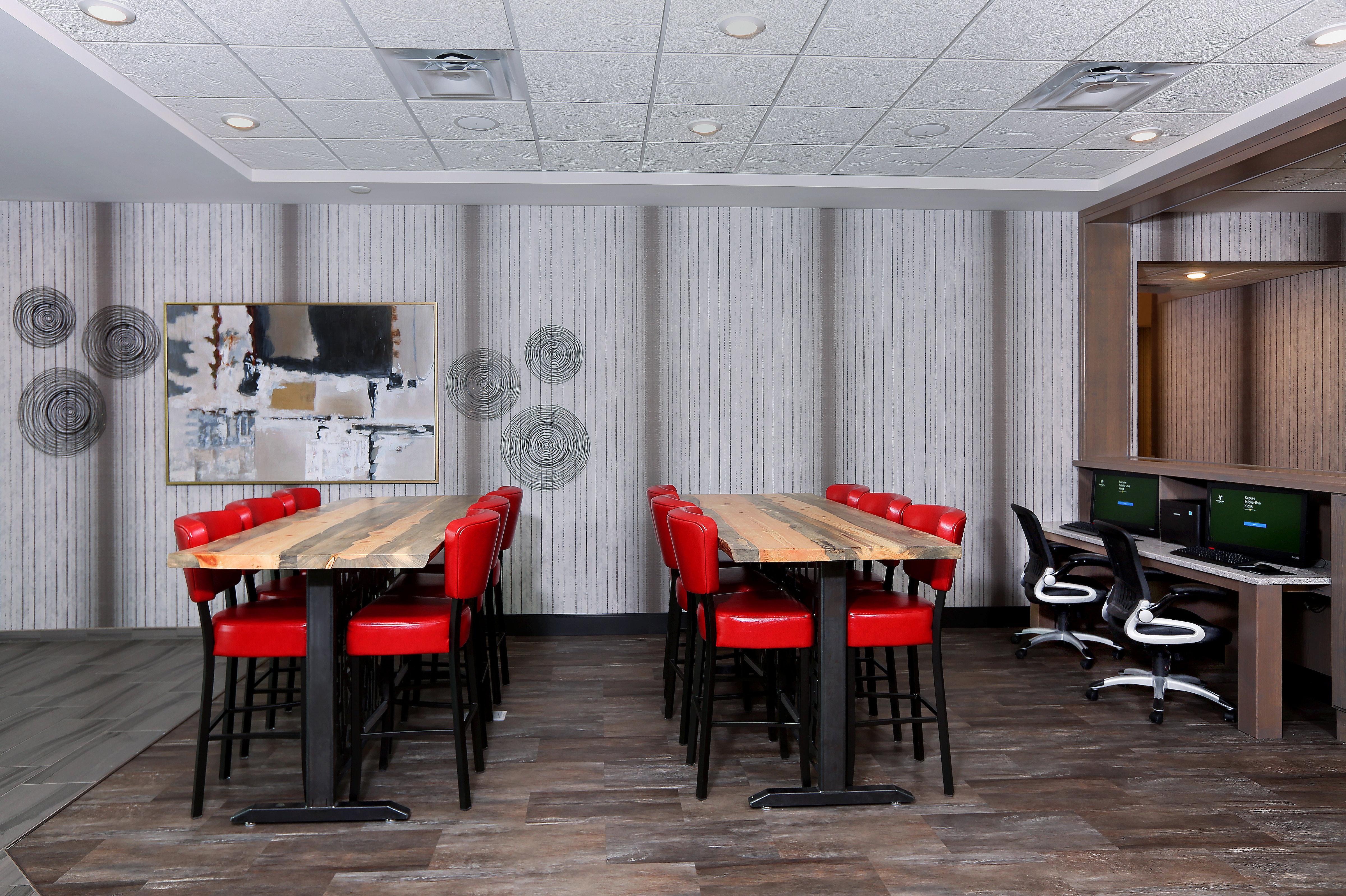 Holiday Inn & Suites Sioux Falls - Airport By Ihg Exterior photo