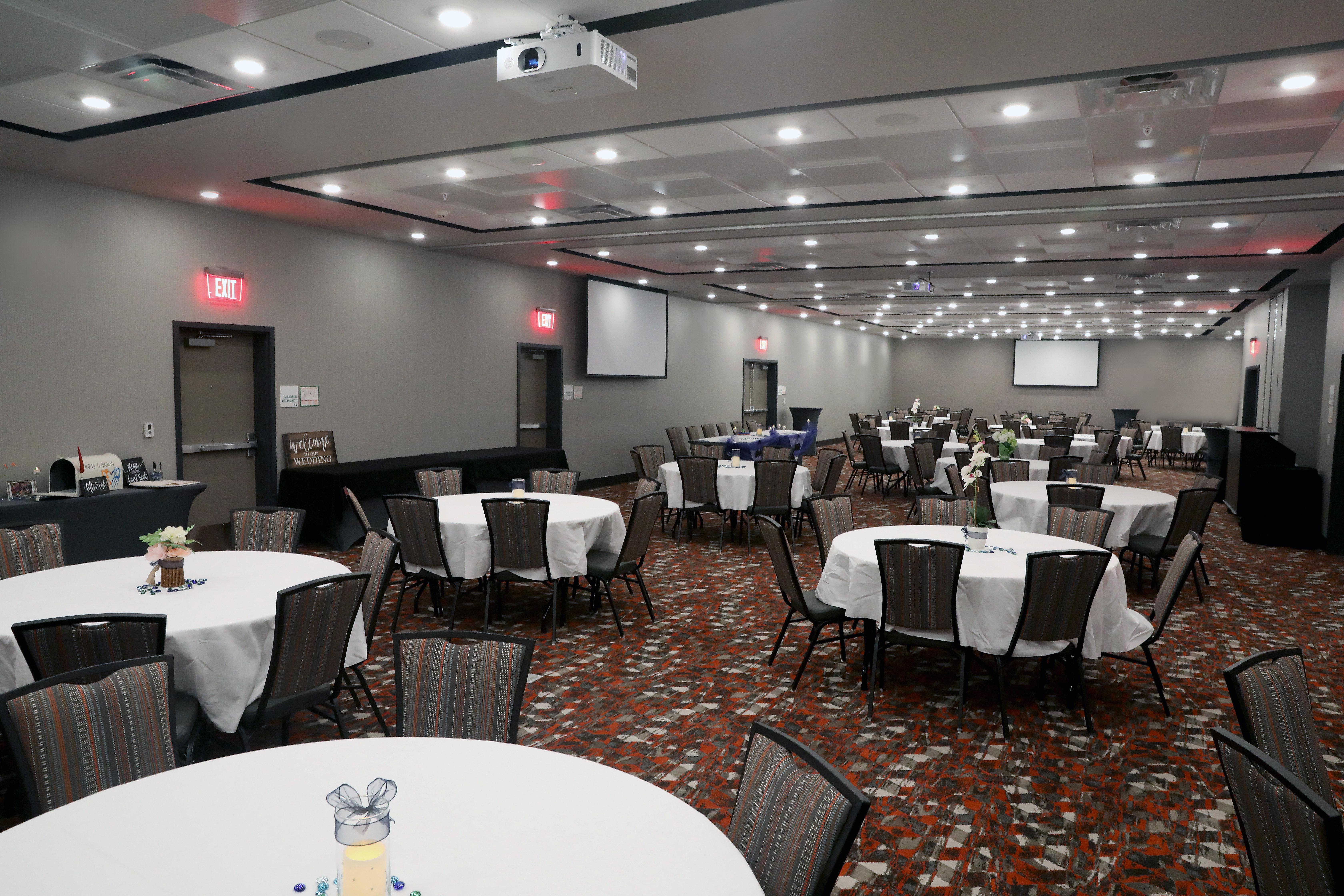 Holiday Inn & Suites Sioux Falls - Airport By Ihg Exterior photo